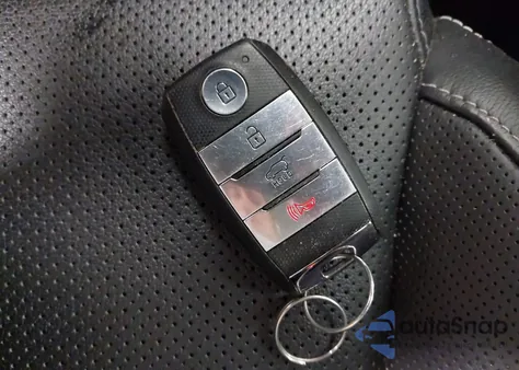 2020 Kia Sportage Ex z USA, uszkodzony, nr VIN KNDPNCAC5L7643806